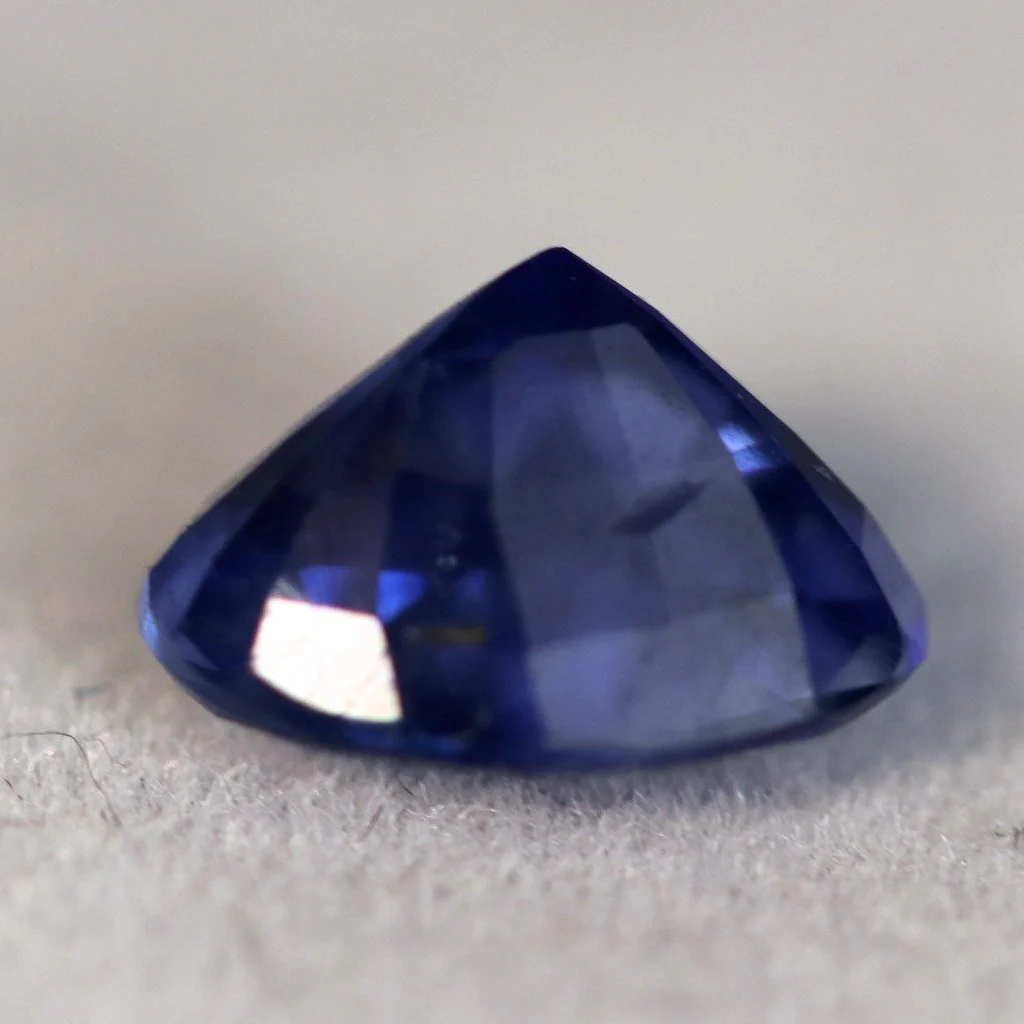 Royal Blue Sapphire, Pear/Mixed Cut, 1.55 Carats - Image 4